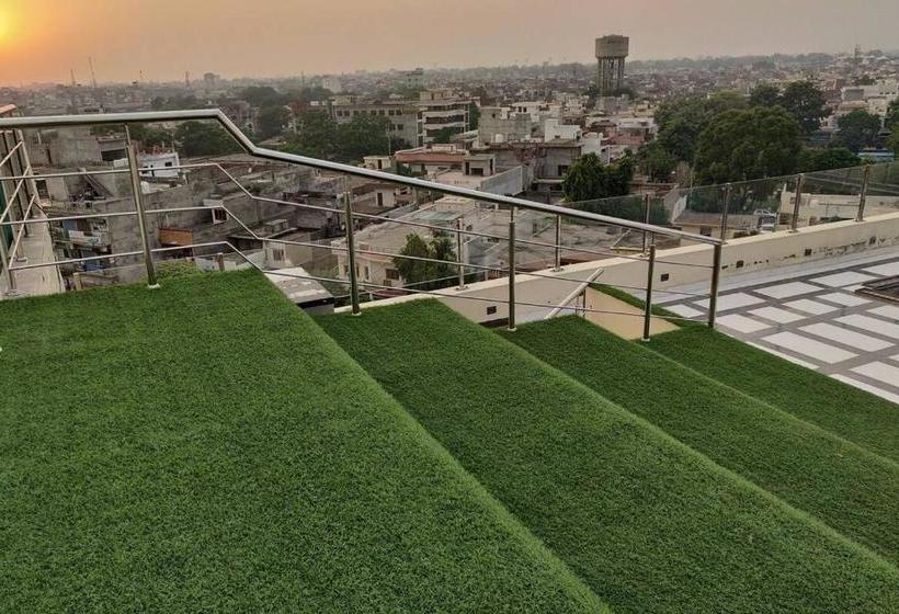 酒店 Sallow Royal Suites