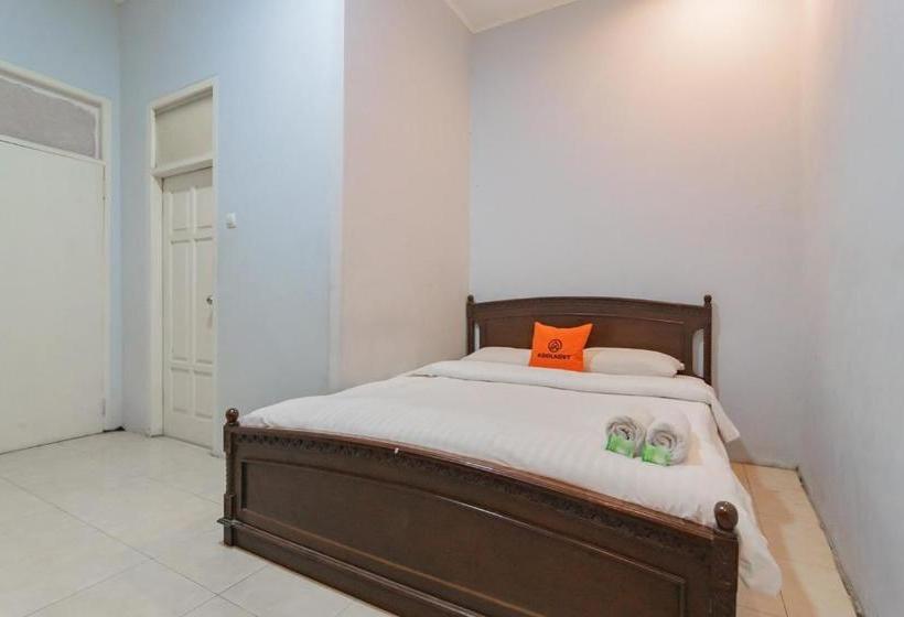 בית מלון כפרי Koolkost Near Metro Trade Center Bandung