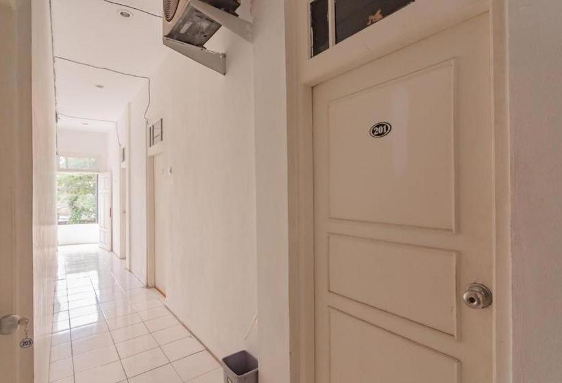 בית מלון כפרי Koolkost Near Metro Trade Center Bandung