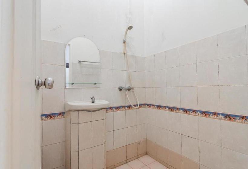 בית מלון כפרי Koolkost Near Metro Trade Center Bandung