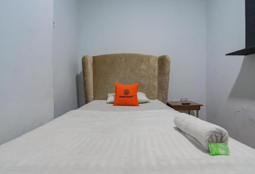 בית מלון כפרי Koolkost Near Metro Trade Center Bandung