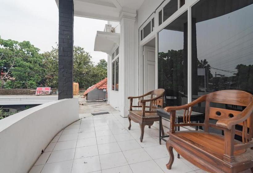 בית מלון כפרי Koolkost Near Metro Trade Center Bandung