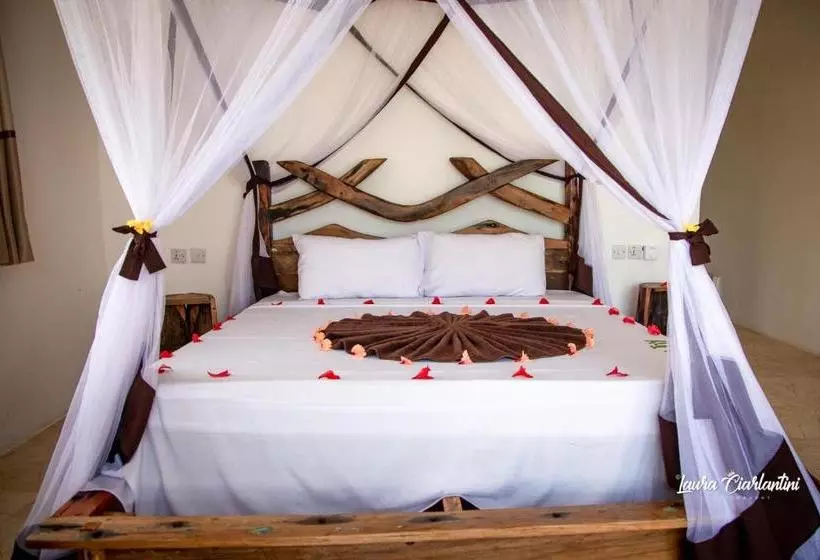 هتل Moonshine Uroa Dikoni Boutique