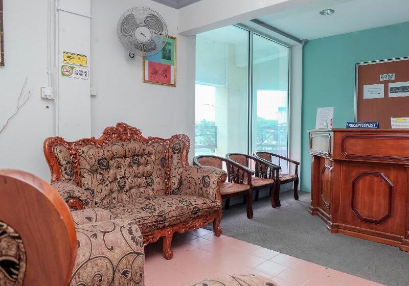 Otel Oyo 90120 Mi Dungun