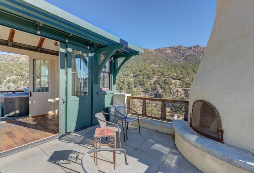 Отель South Main Residences By Surf