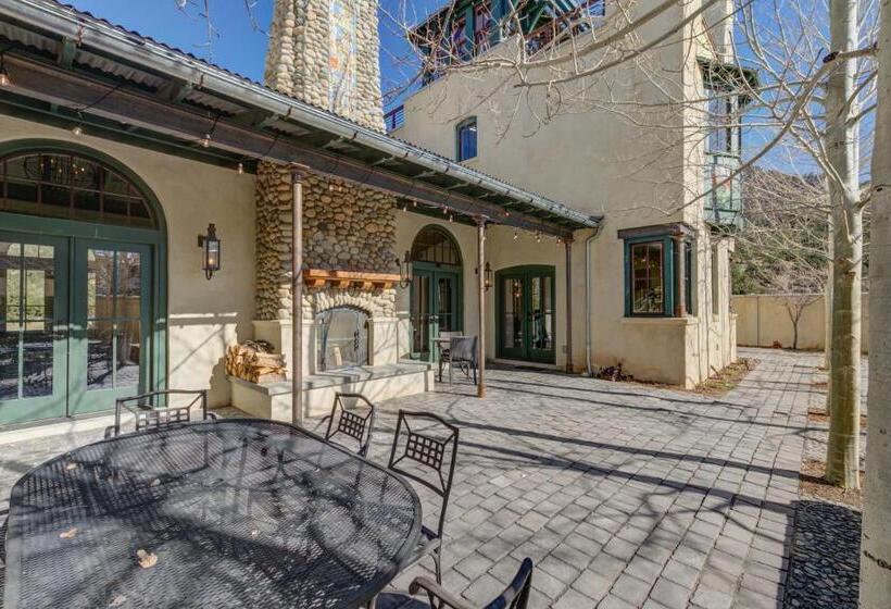 Отель South Main Residences By Surf