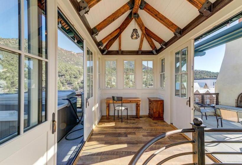 Отель South Main Residences By Surf