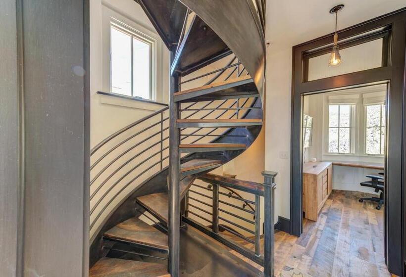 Отель South Main Residences By Surf