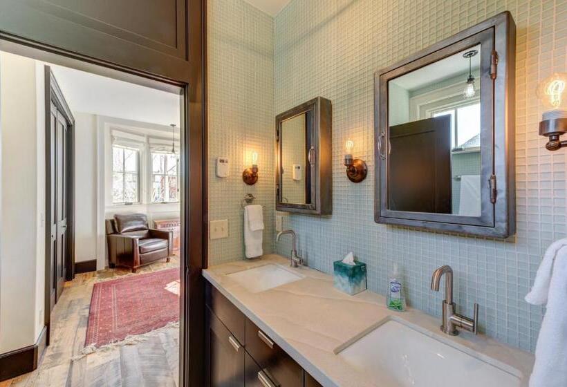 Отель South Main Residences By Surf