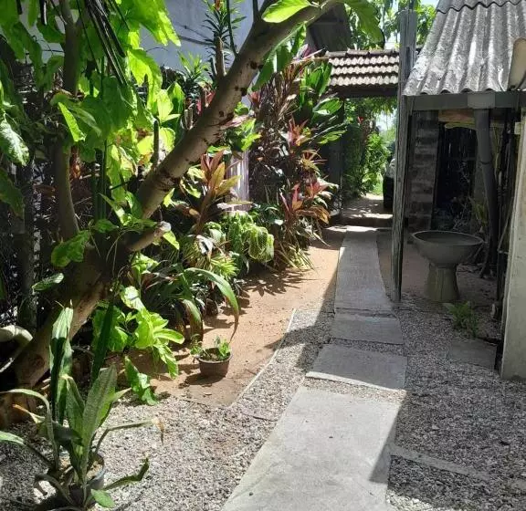 تختخواب و صبحانه Brother's Beach Home