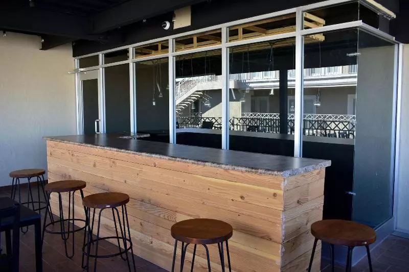 Hotelli California Comfort And Suites