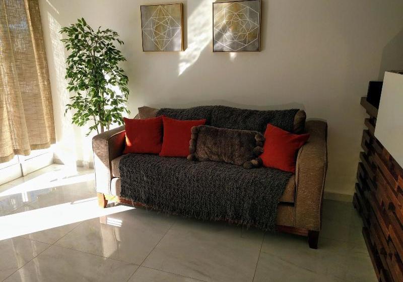 ホテル California Comfort And Suites