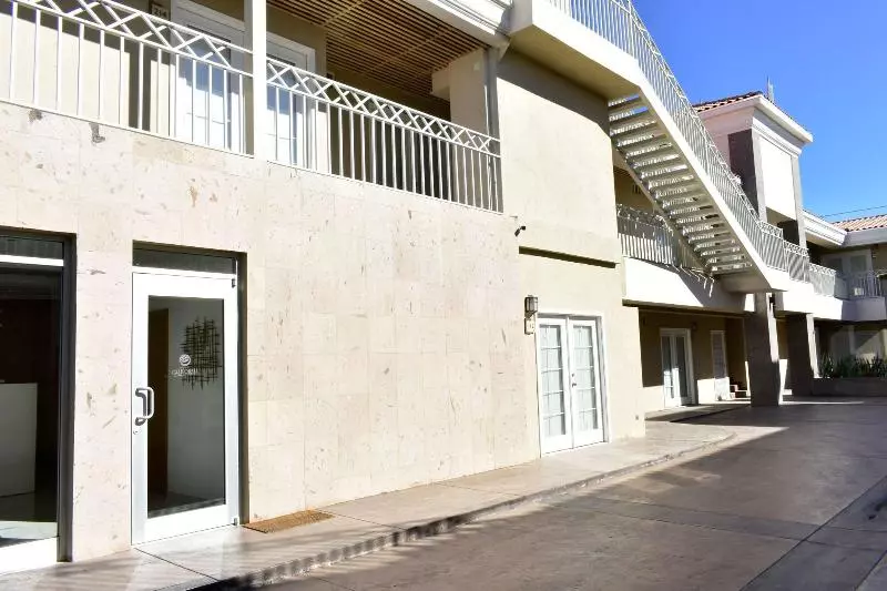 Hotelli California Comfort And Suites