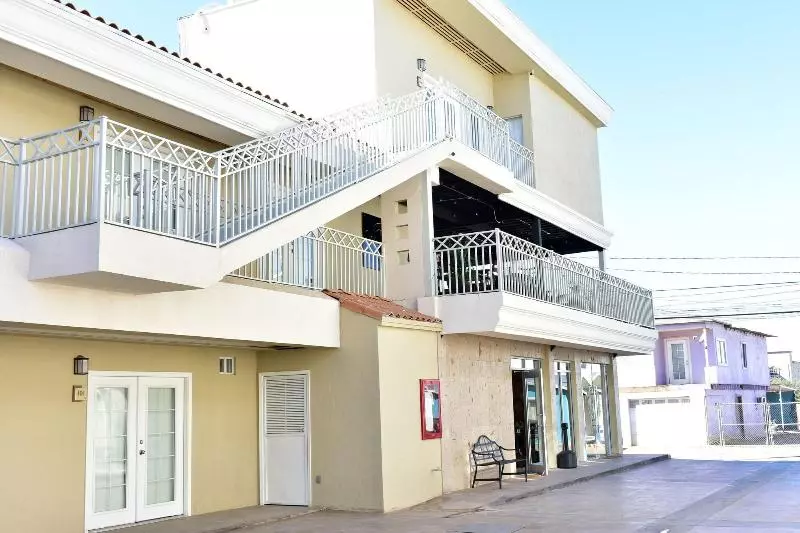 Hotelli California Comfort And Suites