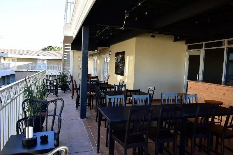 Hotelli California Comfort And Suites