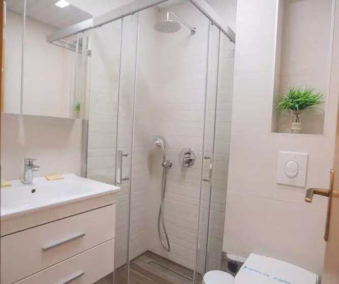 Apartments Matjan With Private Garages