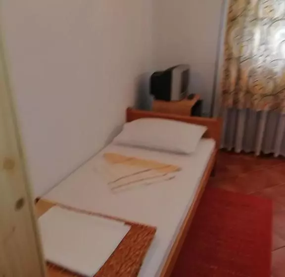 Отель Guest Accommodation Licka Kapa