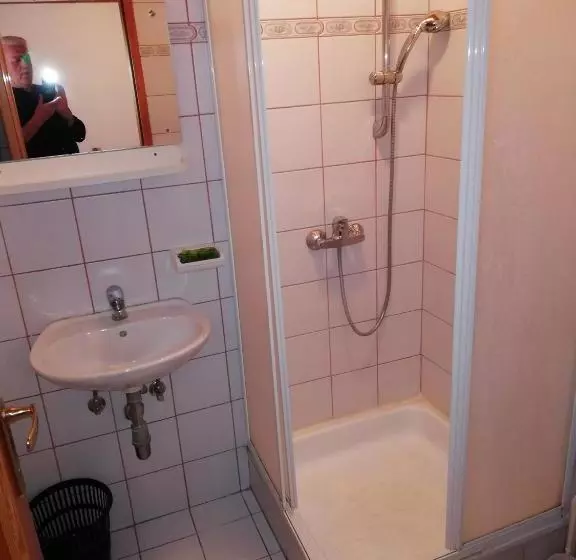 Отель Guest Accommodation Licka Kapa