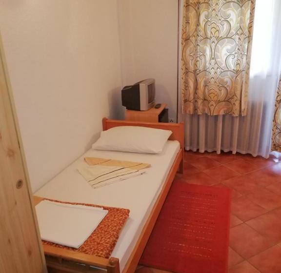 Hotel Guest Accommodation Licka Kapa