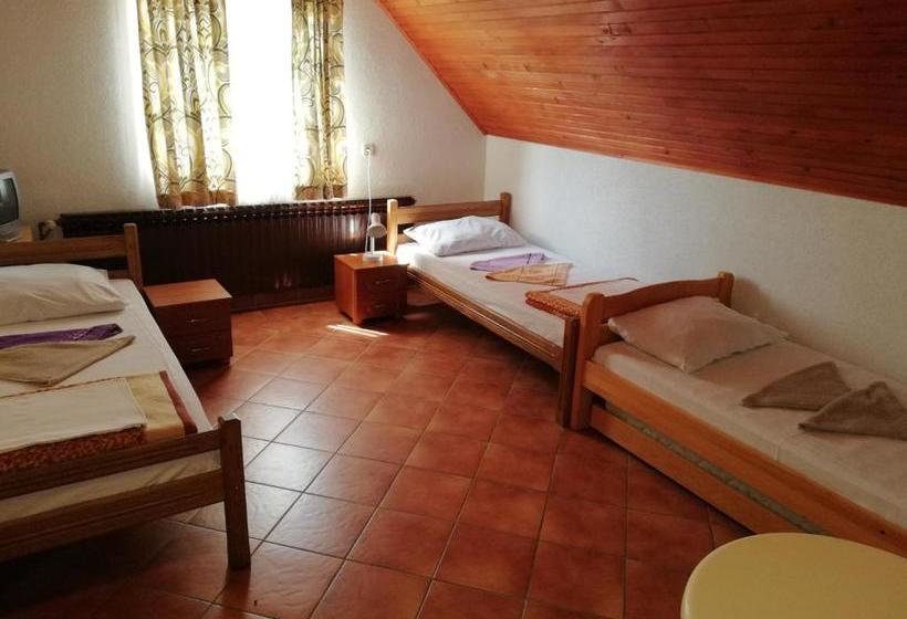 Hotel Guest Accommodation Licka Kapa