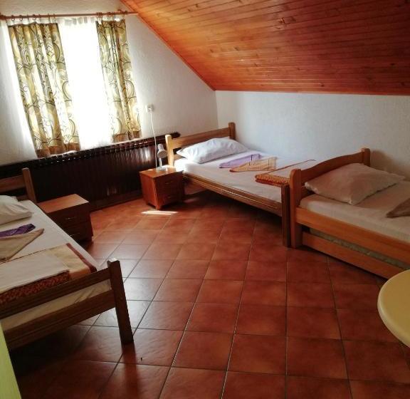 Hotel Guest Accommodation Licka Kapa