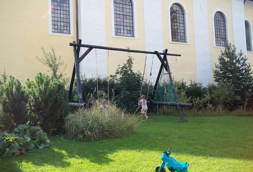 Hotelli Pension Familia