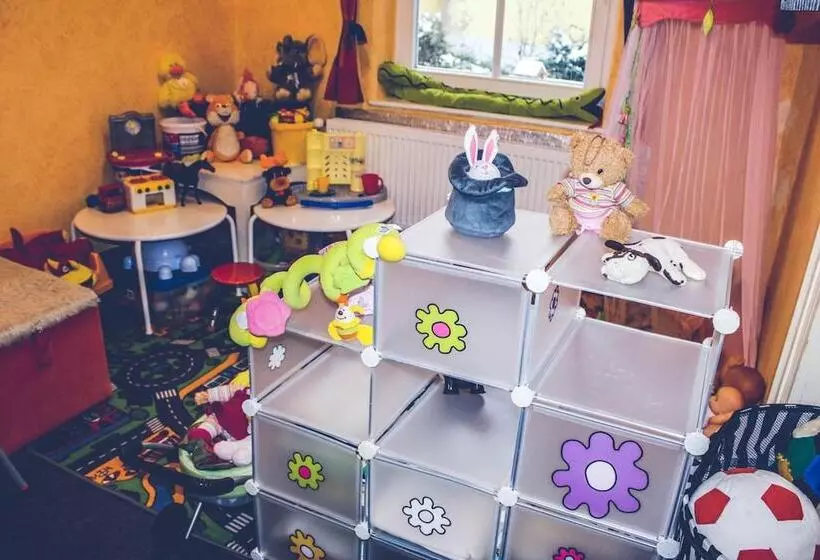 هتل Pension Familia