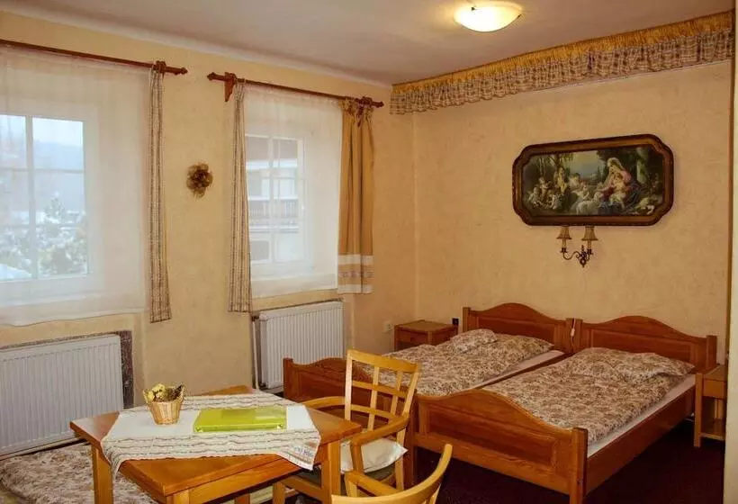 هتل Pension Familia