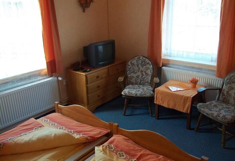 Hotelli Pension Familia