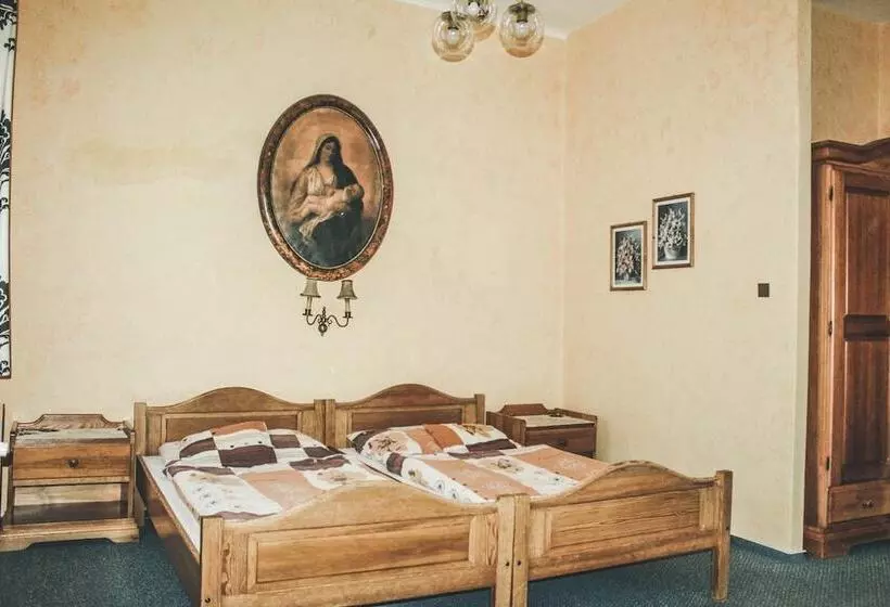 هتل Pension Familia