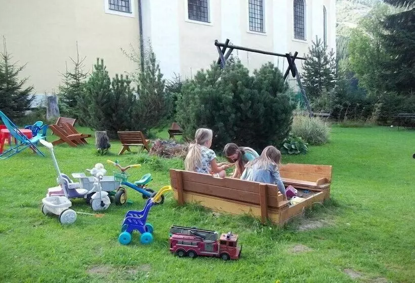 هتل Pension Familia