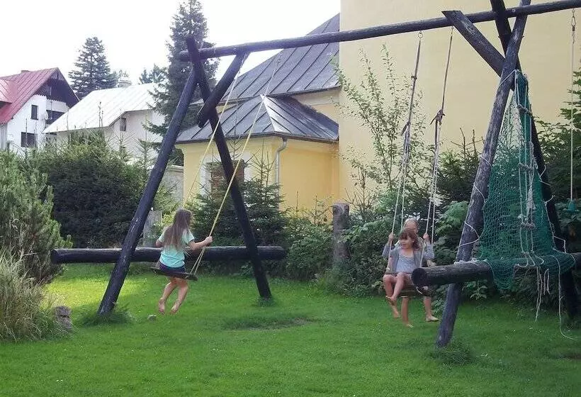 هتل Pension Familia