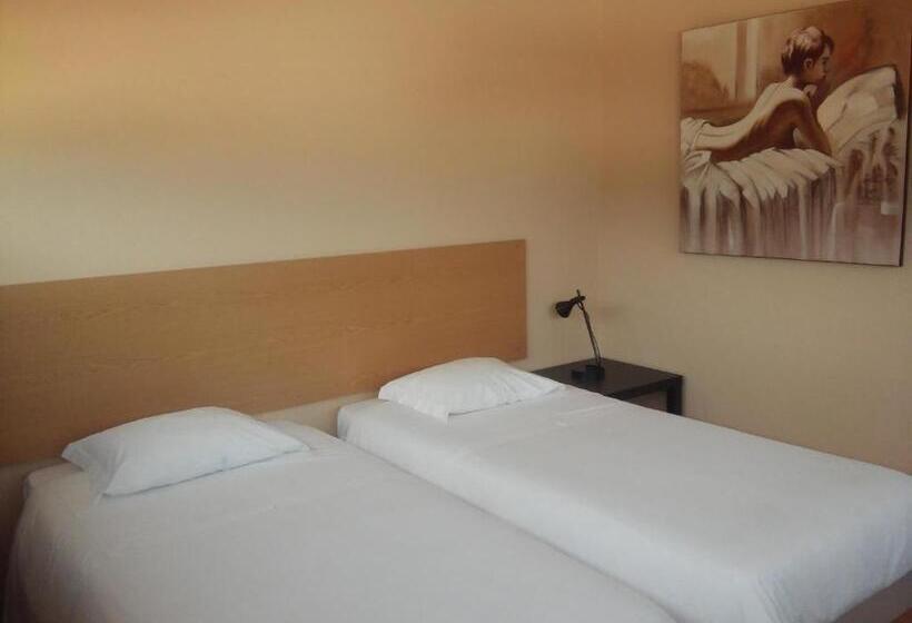 酒店 Penthouse   Low Cost