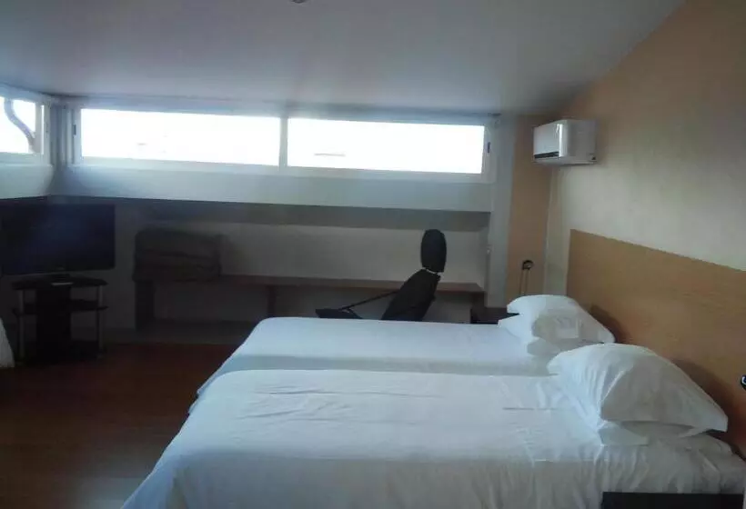 酒店 Penthouse   Low Cost