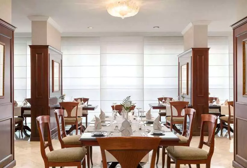 בית מלון כפרי Ramada By Wyndham Continental Jeddah