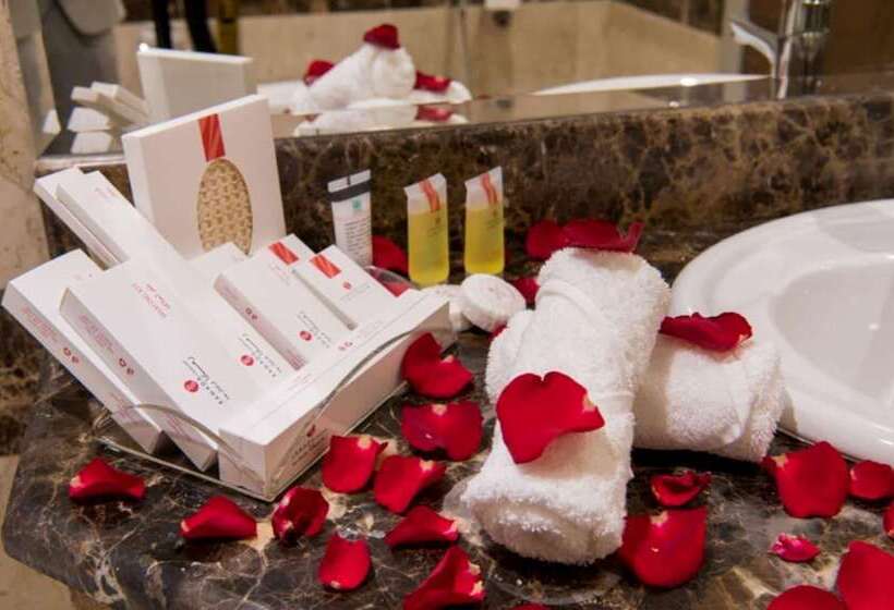 فندق Ramada By Wyndham Continental Jeddah