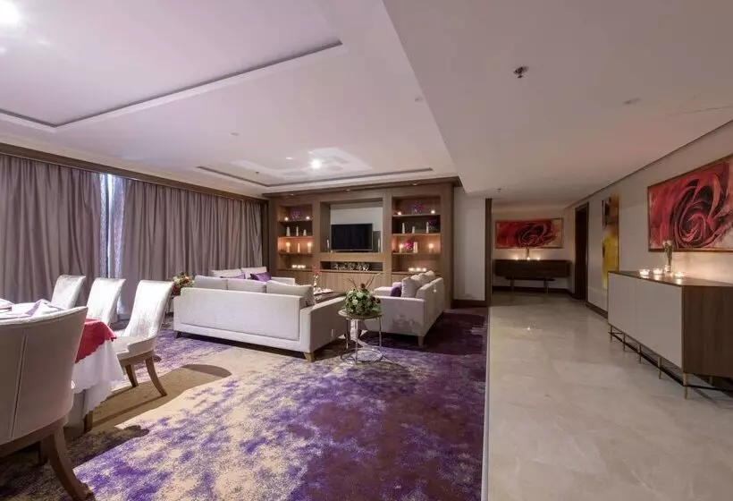 בית מלון כפרי Ramada By Wyndham Continental Jeddah