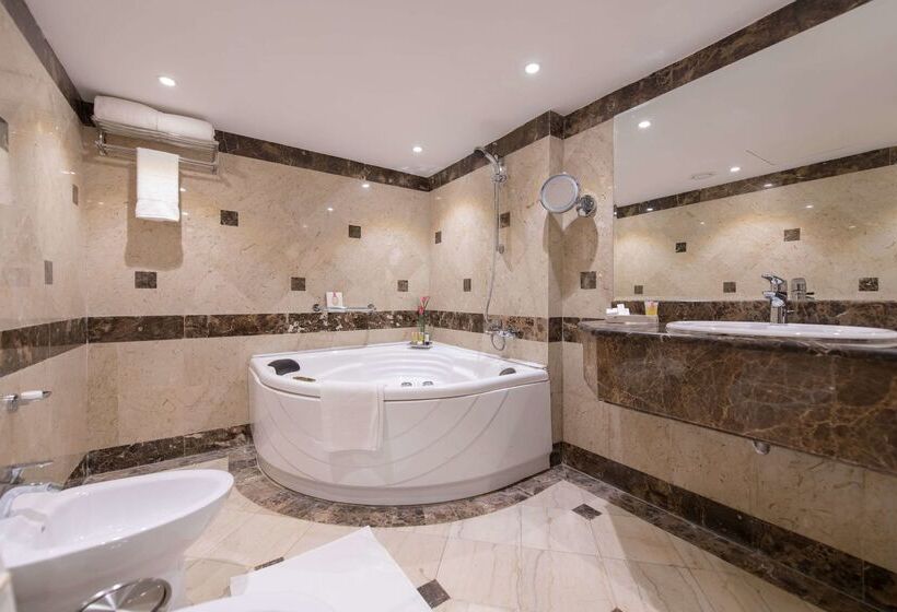 فندق Ramada By Wyndham Continental Jeddah