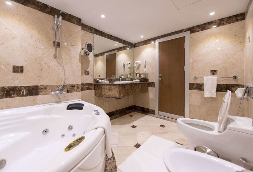 فندق Ramada By Wyndham Continental Jeddah