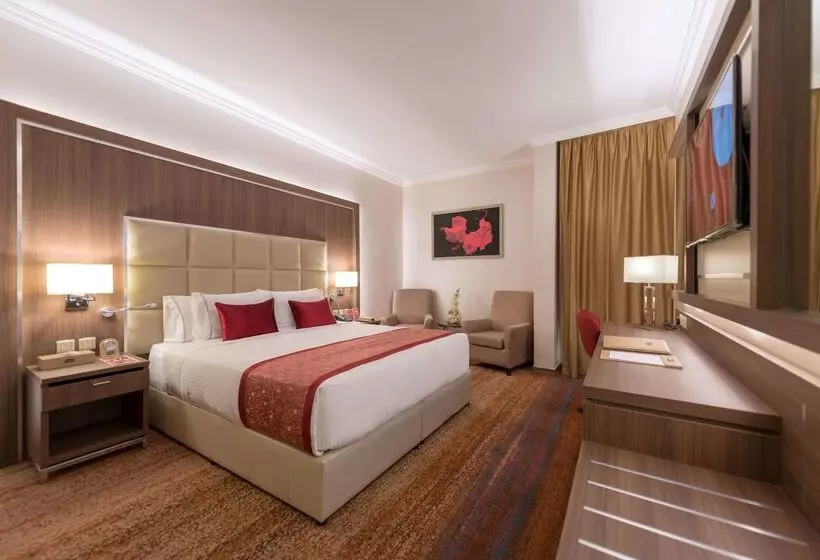 בית מלון כפרי Ramada By Wyndham Continental Jeddah