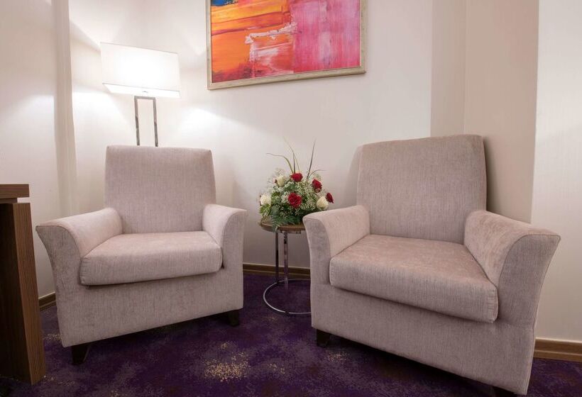 فندق Ramada By Wyndham Continental Jeddah