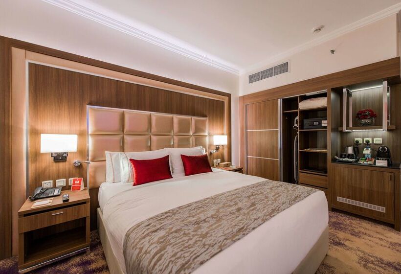 فندق Ramada By Wyndham Continental Jeddah