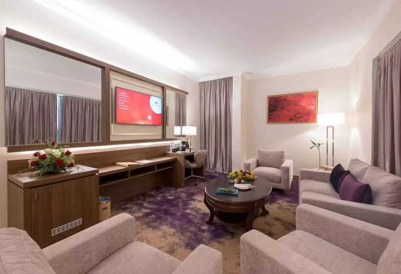 בית מלון כפרי Ramada By Wyndham Continental Jeddah