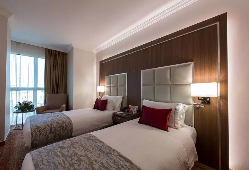 בית מלון כפרי Ramada By Wyndham Continental Jeddah