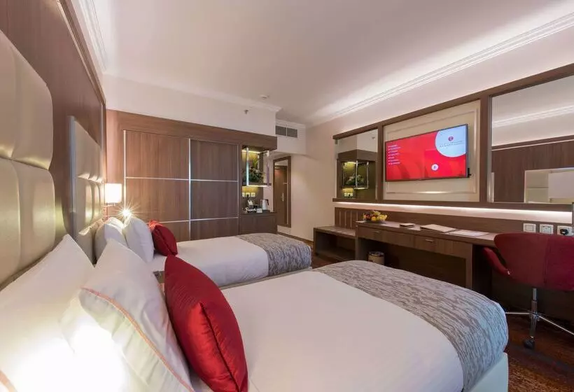 בית מלון כפרי Ramada By Wyndham Continental Jeddah