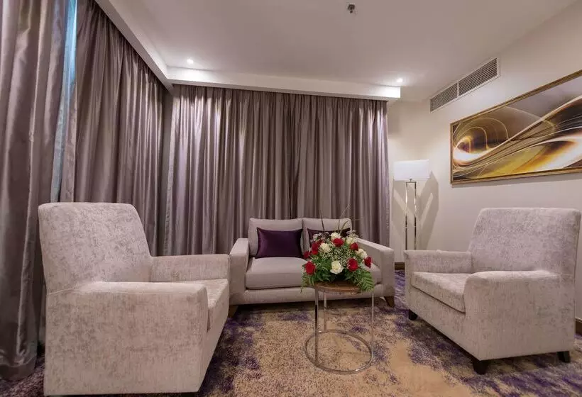 בית מלון כפרי Ramada By Wyndham Continental Jeddah