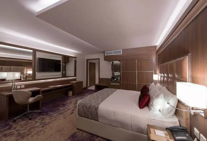 בית מלון כפרי Ramada By Wyndham Continental Jeddah