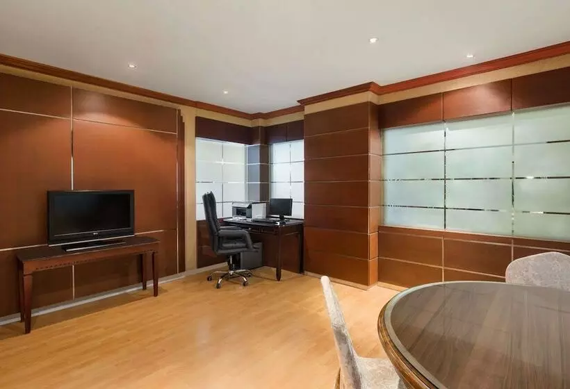 בית מלון כפרי Ramada By Wyndham Continental Jeddah