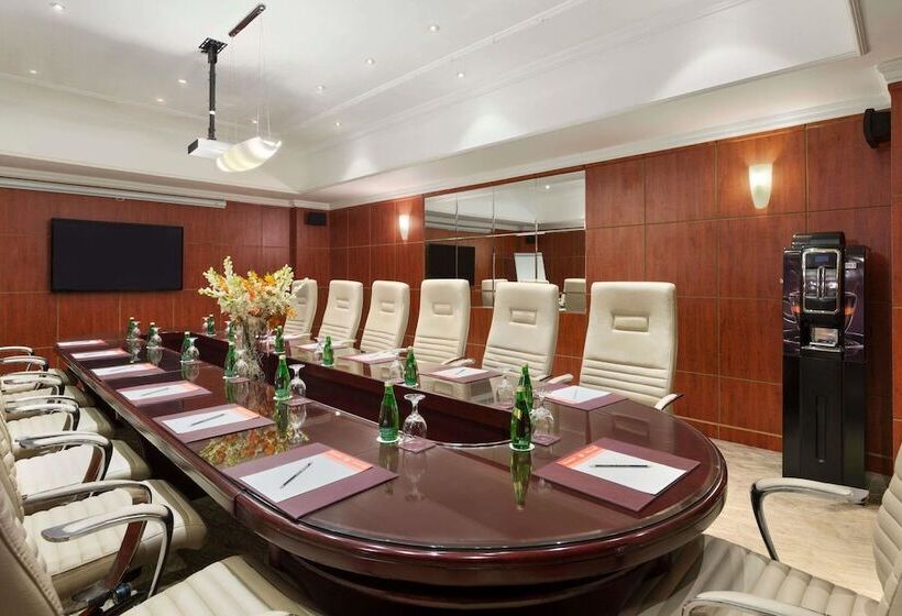 فندق Ramada By Wyndham Continental Jeddah