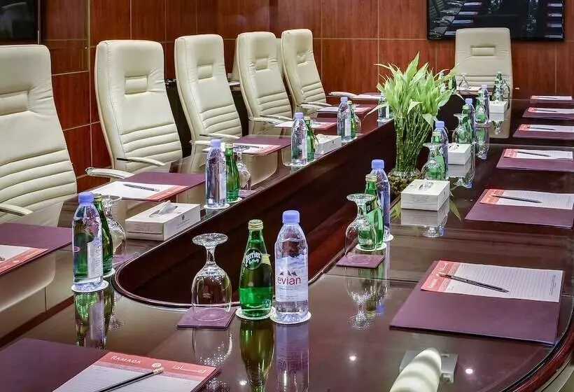 בית מלון כפרי Ramada By Wyndham Continental Jeddah